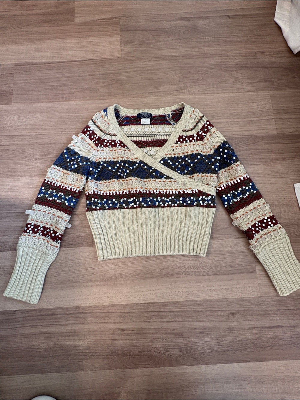 [WEEKEND MAXMARA] VTG 90's // Folk Embroidered V-Neck Wrap Sweater - Medium